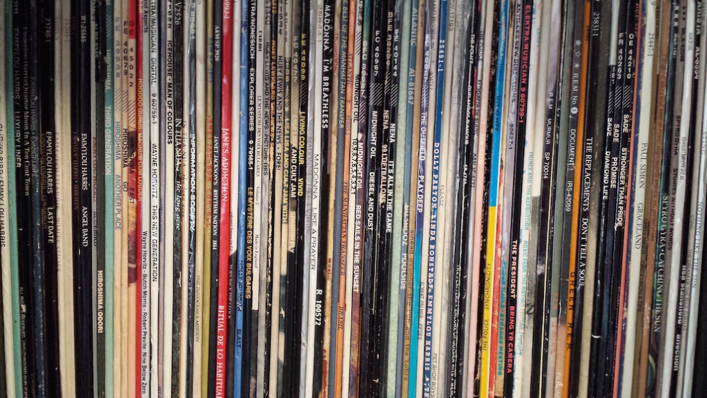 [A shelf in the Musicwhore.org vinyl colleciton]
